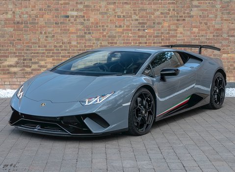 Lamborghini Huracan LP640-4 Performante 6