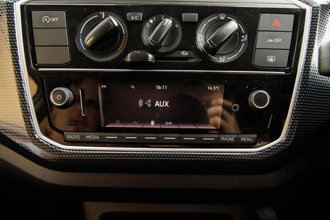 Volkswagen Up BLACK EDITION 17
