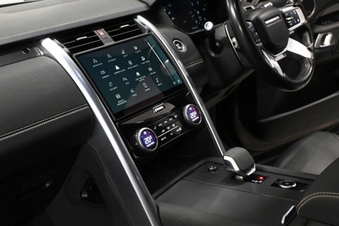 Land Rover Discovery 3.0 Discovery R-Dynamic HSE D MHEV Auto 4WD 5dr 46