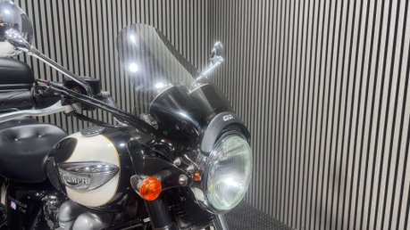 Triumph Bonneville 2004 ONLY 14K LONG MOT TOP BOX VERY CLEAN MODERN RETRO 790 29