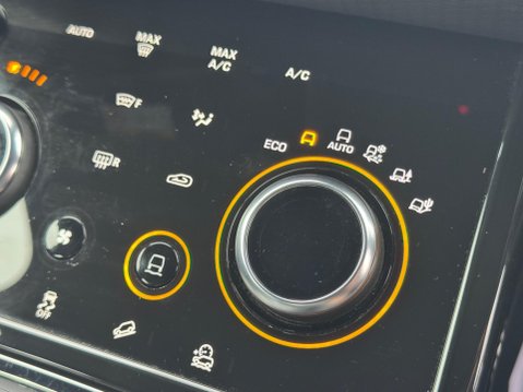 Land Rover Range Rover Evoque 2.0 P200 MHEV R-Dynamic S Auto 4WD Euro 6 (s/s) 5dr 32