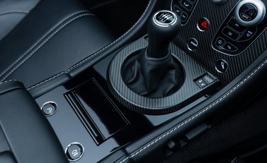 Aston Martin V12 Vantage S ROADSTER 23