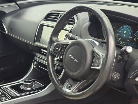 Jaguar XE R-SPORT INGENIUM AWD 14