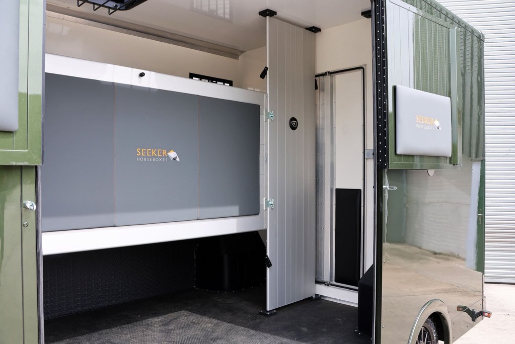 Renault Master BRAND NEW 3.5 TON STALLION BUILD EXTREME HEAVY DUTY HORSEBOX FROM SEEKER  44