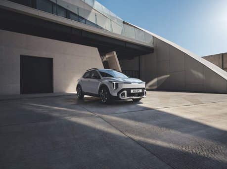 Image of the new Kia Stonic in white, parked.