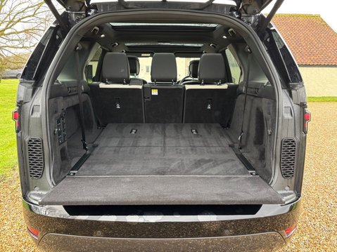 Land Rover Discovery R-DYNAMIC HSE MHEV 10