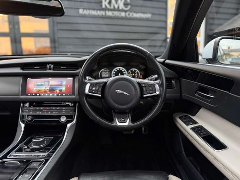 Jaguar XF 3.0d V6 S Saloon 4dr Diesel Auto Euro 6 (s/s) (300 ps) 19