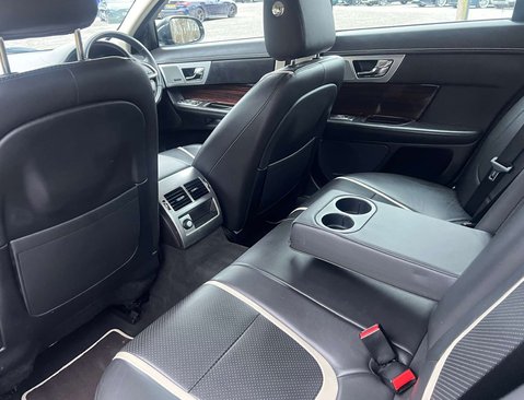 Jaguar XF 2.2d Portfolio Saloon 4dr Diesel Auto Euro 5 (s/s) (200 ps) 36