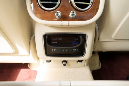 Bentley Bentayga V8 36