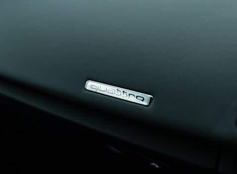 Audi R8 V10 PERFORMANCE CARBON BLACK 19