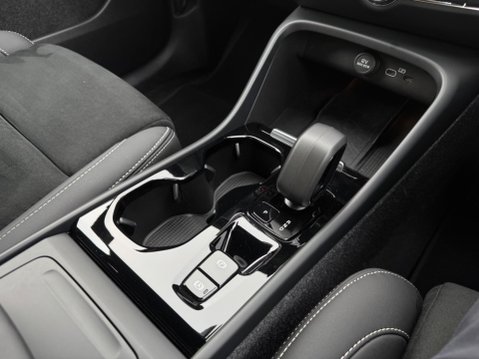 Volvo XC40 2.0 B3 MHEV Plus Dark DCT Auto Euro 6 (s/s) 5dr 20