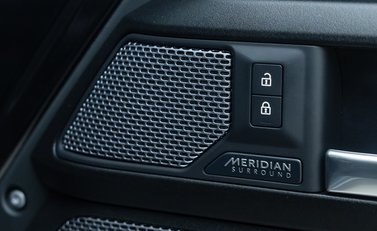 Land Rover Defender 90 V8 P525 25