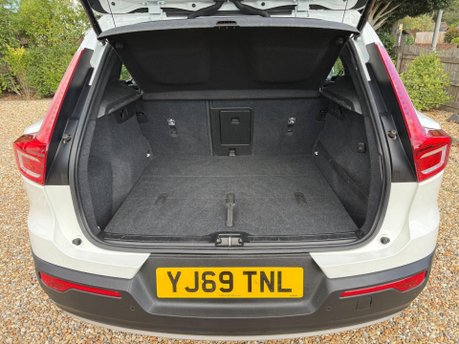 Volvo XC40 2.0 D3 Momentum Pro Auto Euro 6 (s/s) 5dr 22