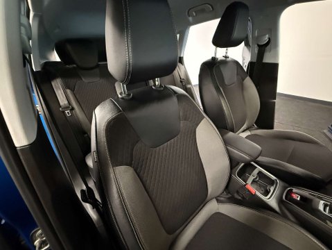 Vauxhall Grandland X 1.6 Grandland X SRi Nav Hybrid4 Auto 4WD 5dr 13