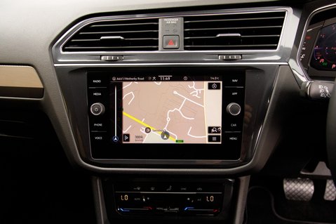 Volkswagen Tiguan Allspace LIFE TSI DSG 28