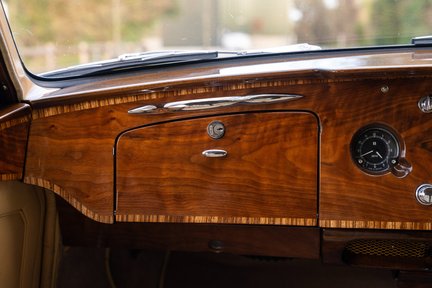 Bentley S1 Continental Flying Spur 4-Light 18