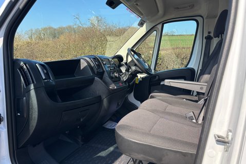 Peugeot Boxer 333 L1 H1 120 ps BlueHdi Professional - Sat Nav & Air Con 14