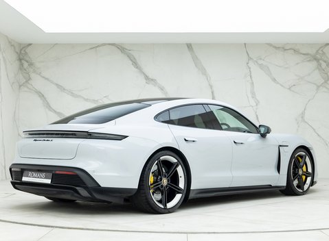 Porsche Taycan Turbo S 7