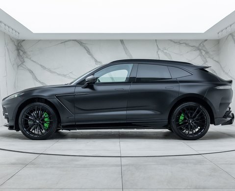 Aston Martin DBX 707 