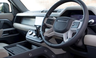 Land Rover Defender 110 HSE D240 11