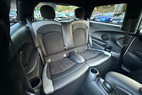 Mini Hatch JOHN COOPER WORKS - NANUQ WHITE - MINI SERVICE HISTORY 18