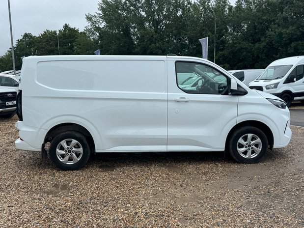 Ford Transit Custom SWB L1H1 Low Roof Limited 280 Air Con Alloys Sensors EURO 6 5
