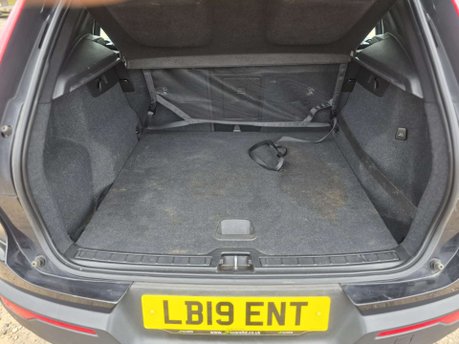 Volvo XC40 2.0 T4 Momentum SUV 5dr Petrol Auto AWD Euro 6 (s/s) (190 ps) 8