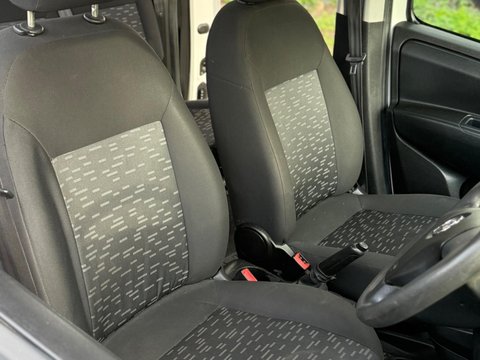 Vauxhall Combo 1.5 Turbo D 2300 Dynamic Crew Van L2 Euro 6 4dr 9