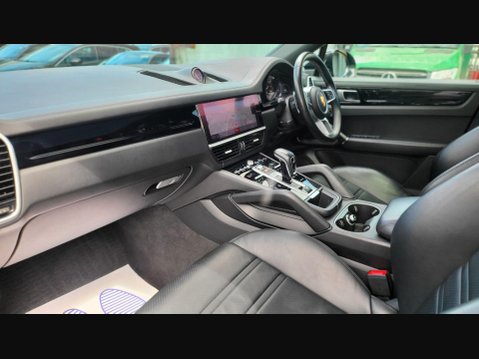 Porsche Cayenne V6 11