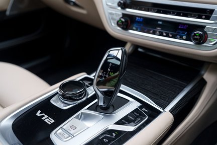 BMW 7 Series M760LI XDRIVE 21