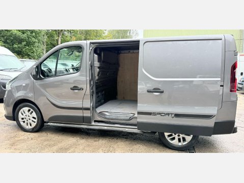 Renault Trafic 1.6 dCi ENERGY 27 Sport Nav Panel Van 5dr Diesel Manual SWB Standard Roof E 21