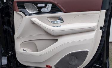 Mercedes-Benz GLS 600 First Class 25