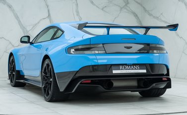 Aston Martin Vantage GT8 7