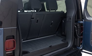 Land Rover Defender 90 D300 X-DYNAMIC HSE 48
