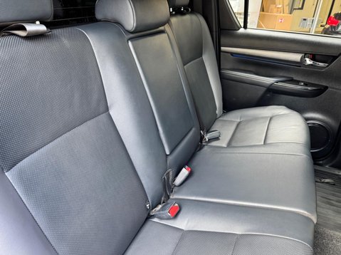 Toyota Hilux INVINCIBLE X 4WD D-4D DCB 41
