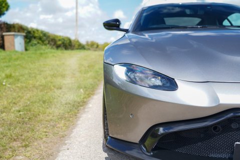 Aston Martin Vantage V8 17