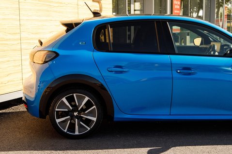 Peugeot 208 GT PREMIUM 8