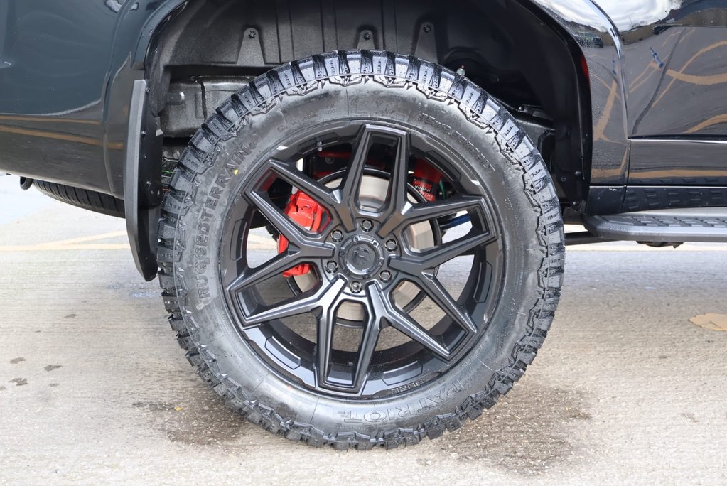 Toyota Land Cruiser 2026 COMMERCIAL 2 inch  lift 22  wheels roof light Seeker styled Rear seats 11