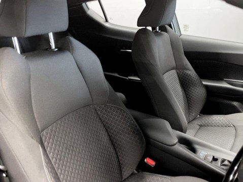 Toyota C-HR 1.8 VVT-h GPF Icon SUV 5dr Petrol Hybrid CVT Euro 6 (s/s) (122 ps) 11