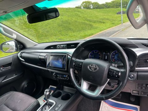 Toyota Hilux 2.4 HI-Luxury Invincible D-4D 4WD Double Cab Auto 4WD 5dr 7