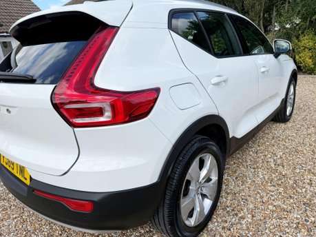 Volvo XC40 2.0 D3 Momentum Pro Auto Euro 6 (s/s) 5dr 8