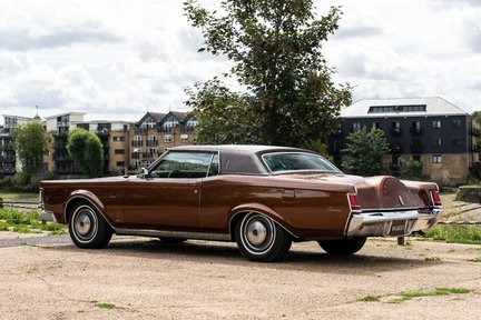 Lincoln Continental Mk III 4