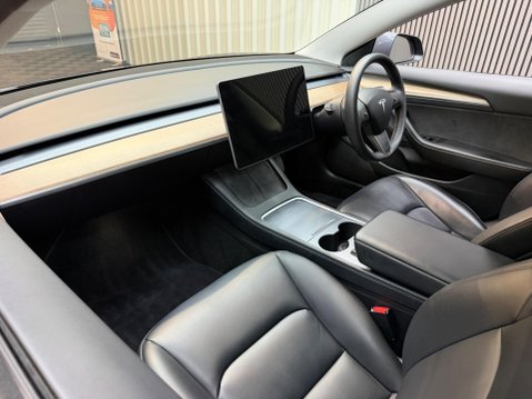 Tesla Model 3 (Dual Motor) Long Range Auto 4WDE 4dr 43
