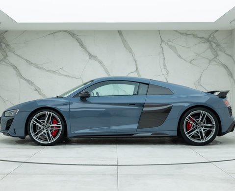 Audi R8 V10 PERFORMANCE CARBON BLACK 
