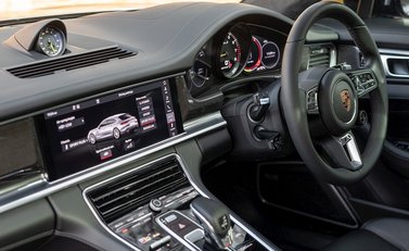 Porsche Panamera Turbo S E-Hybrid Sport Turismo 16