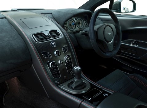 Aston Martin Vantage GT8 13