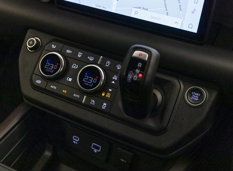 Land Rover Defender 110 P400 X 24