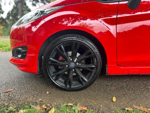 Ford Fiesta ZETEC S RED EDITION 32
