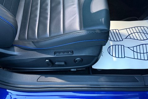 Volkswagen Golf R TSI 4MOTION DSG -AKRAPOVIC -PERFORMANCE PACK -CARBON LEATHER -HEATED S/W 32