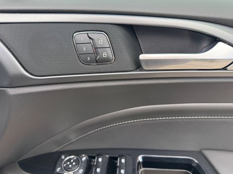 Ford Mondeo 2.0 TDCi Titanium Powershift Euro 6 (s/s) 5dr 21